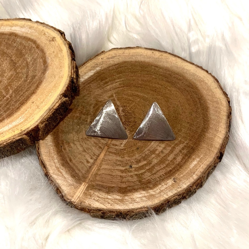 Triangle studs